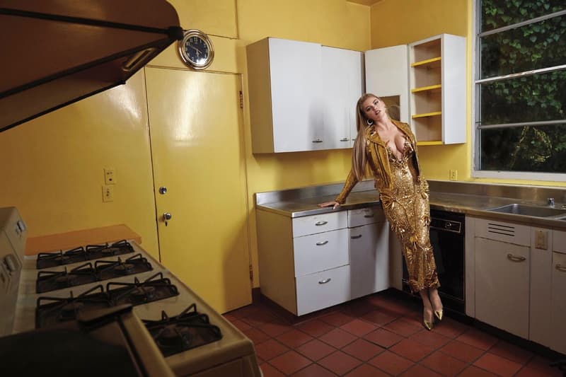 Kate Upton 於《V Magazine》Issue 100 演繹「Real Housewife」