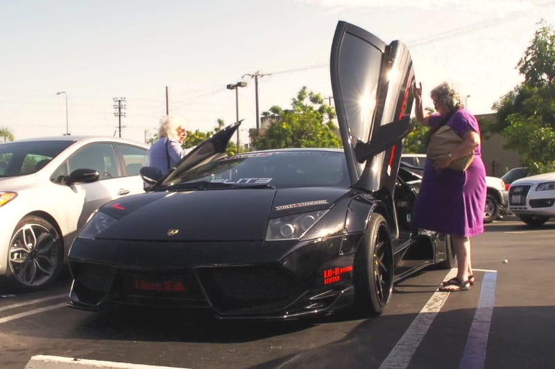 潮爆！銀髮奶奶 x2 駕御 Lamborghini Murcielago 疾走 Miami，買餸