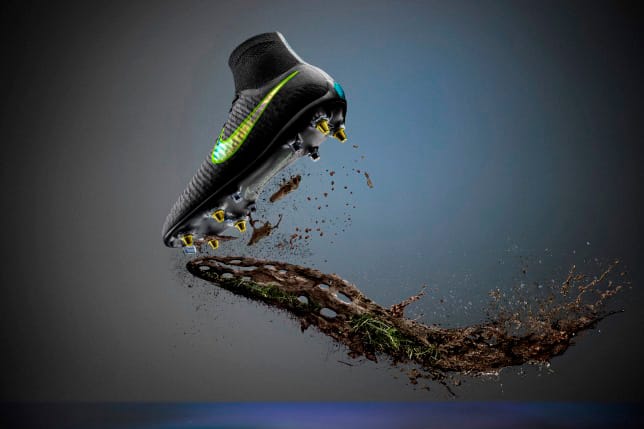 Nike 最新 Anti-Clog Traction 防泥足球鞋底技術