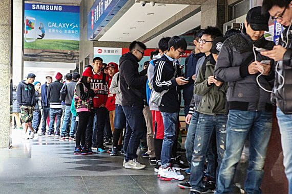 adidas Originals NMD 台灣開賣險釀「人踩人」