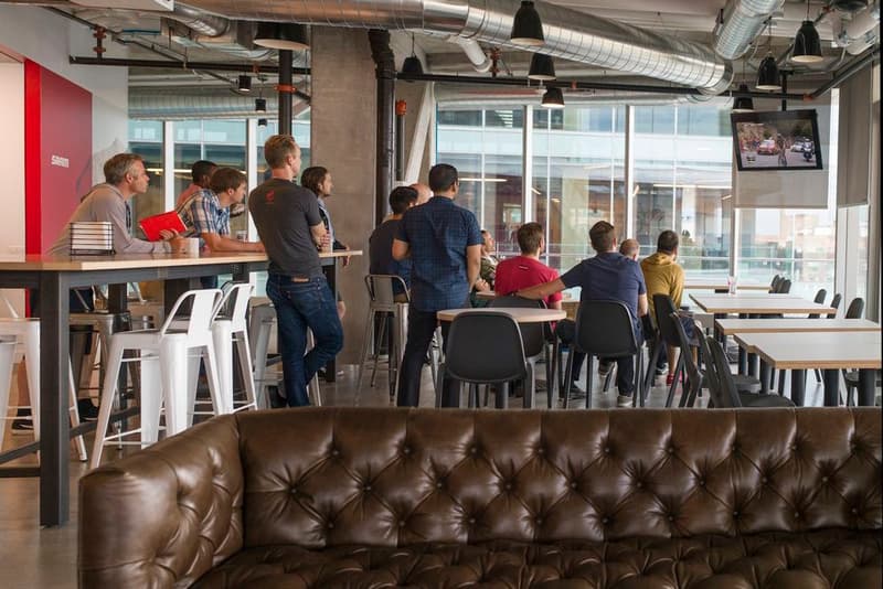 SRAM 芝加哥總部締造室內自行車交通系統