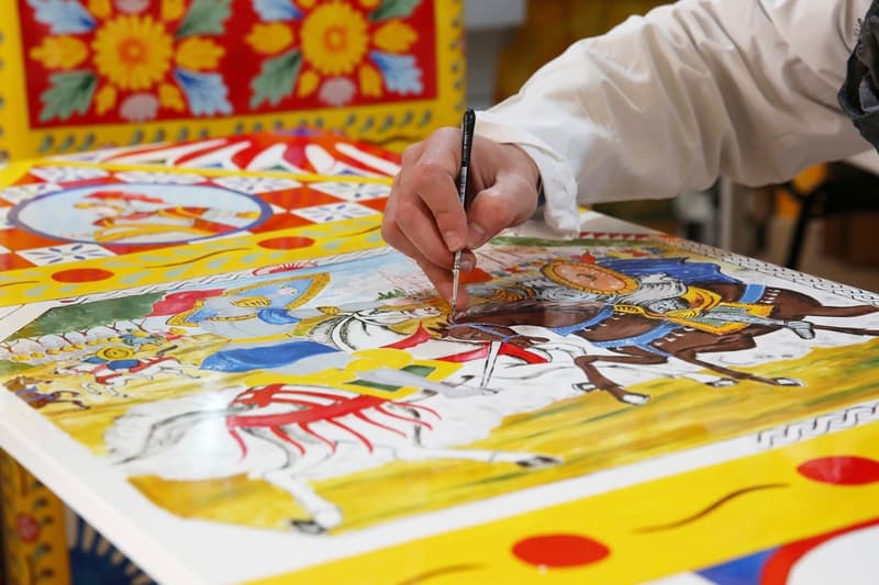 Dolce & Gabbana 聯手 Smeg 於米蘭家具展發布手繪藝術冰箱