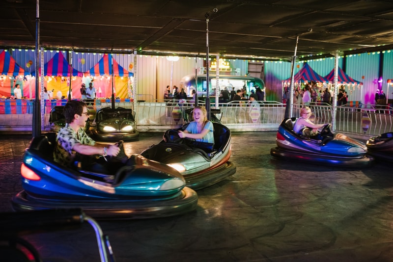 Levi's Airstream Tailor Store 進駐洛杉磯 Neon Carnival 派對活動