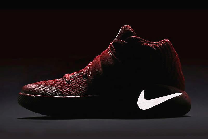 Nike Kyrie 2 全新配色設計「Team Red」