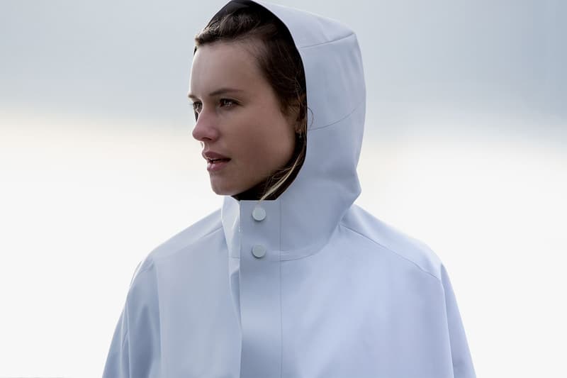 雨季逸品－Snarkitecture x THE ARRIVALS 推出簡約斗篷雨衣