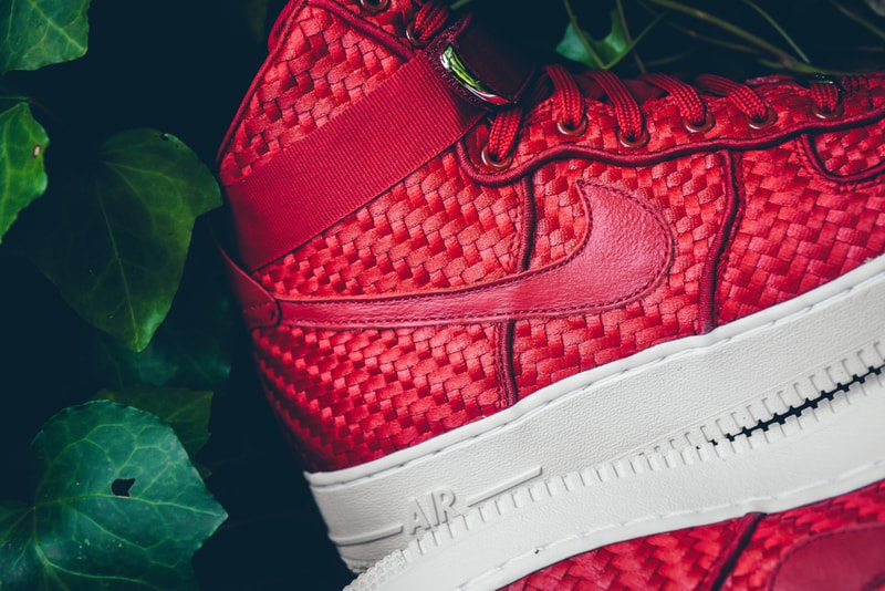 Nike Air Force 1 High '07 LV8 Woven 全新配色設計「Gym Red」