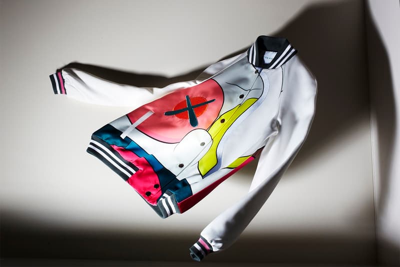 藝術與時尚完美結合！KAWS x Mira Mikati 聯名 Bomber Jacket 再次回歸