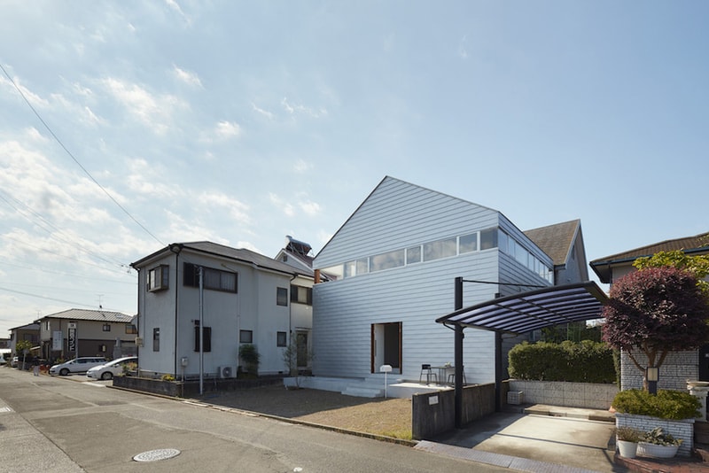 basketball court house by koizumisekkei