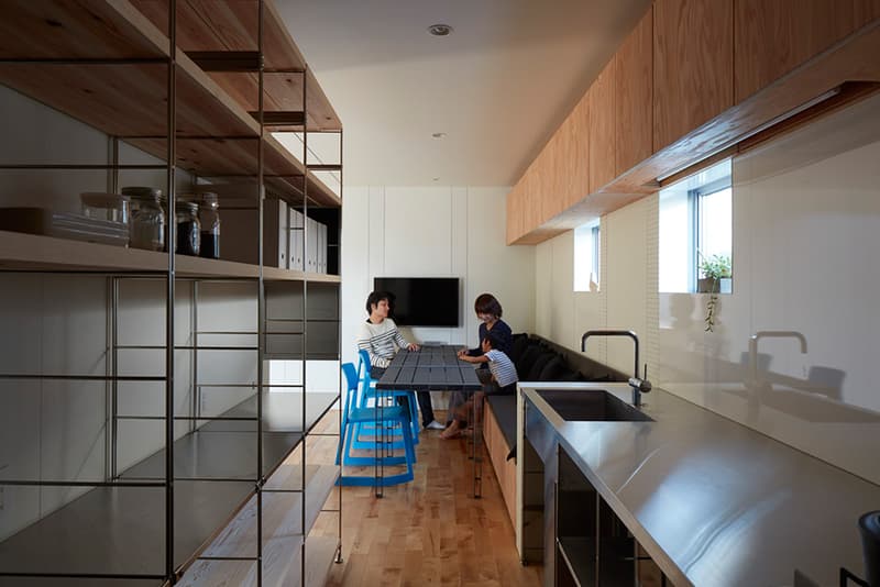 basketball court house by koizumisekkei