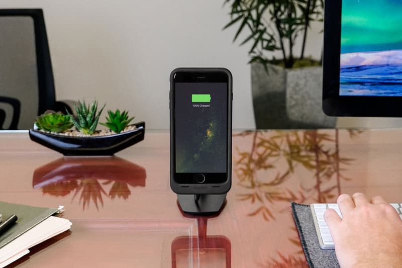 Mophie 為 iPhone 打造 Charge Force 無線充電背殼和底座