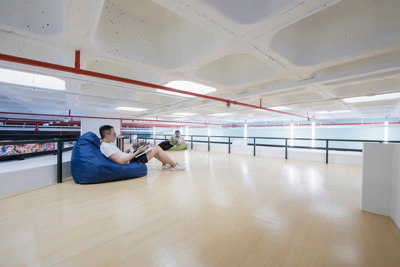 擁有 BE@RBRICKS 玩偶「展示區」的雜貨物流公司總部