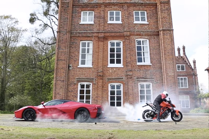 法拉利 LaFerrari 激鬥 KTM Superbike！玩拔河...