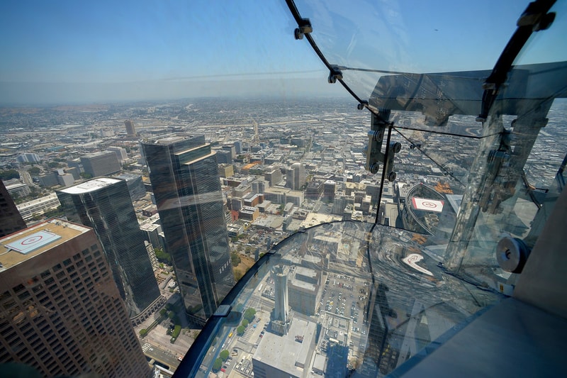 1,000 尺高空下滑！美國加洲最高戶外玻璃滑梯「Skyslide」落成