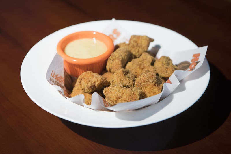 hooters hong kong