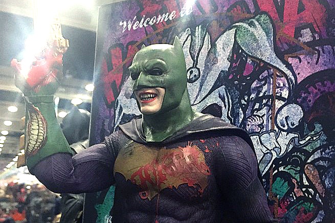 【美國 Comic-Con】Hot Toys 小丑「蝙幅俠版」驚現會場!