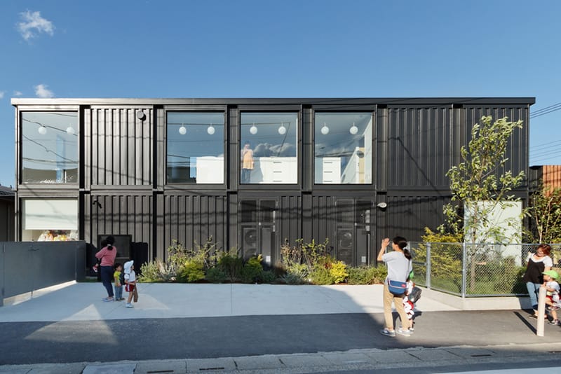 「日比野設計」與「幼児の城」聯手以貨櫃改建幼稚園