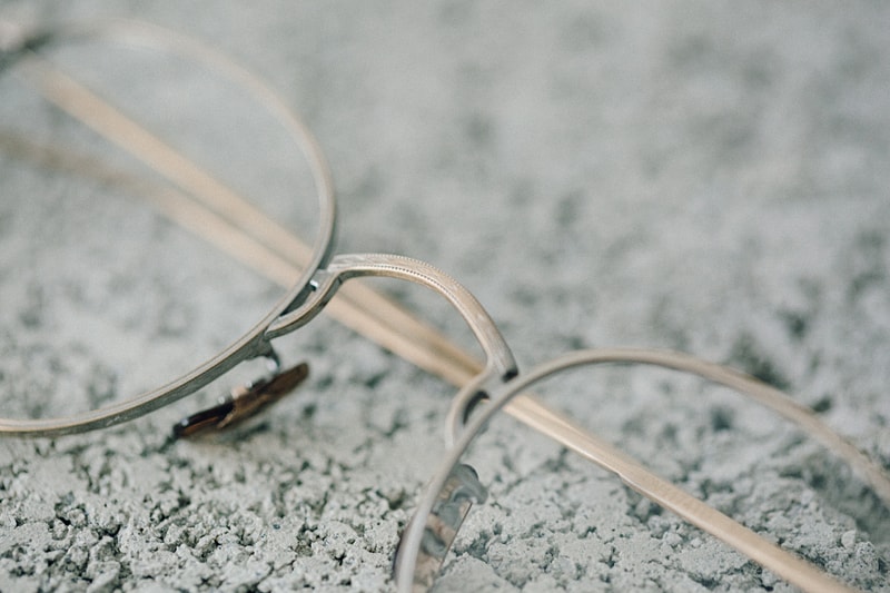Oliver Peoples 最新金屬 Hartford 及 Welden 鏡架