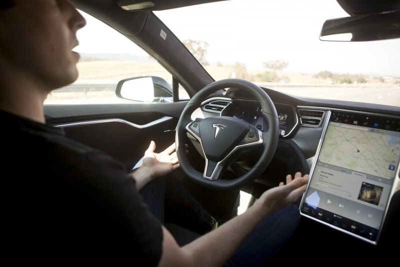 Tesla 因全球首起「自動駕駛」致死車禍接受調查