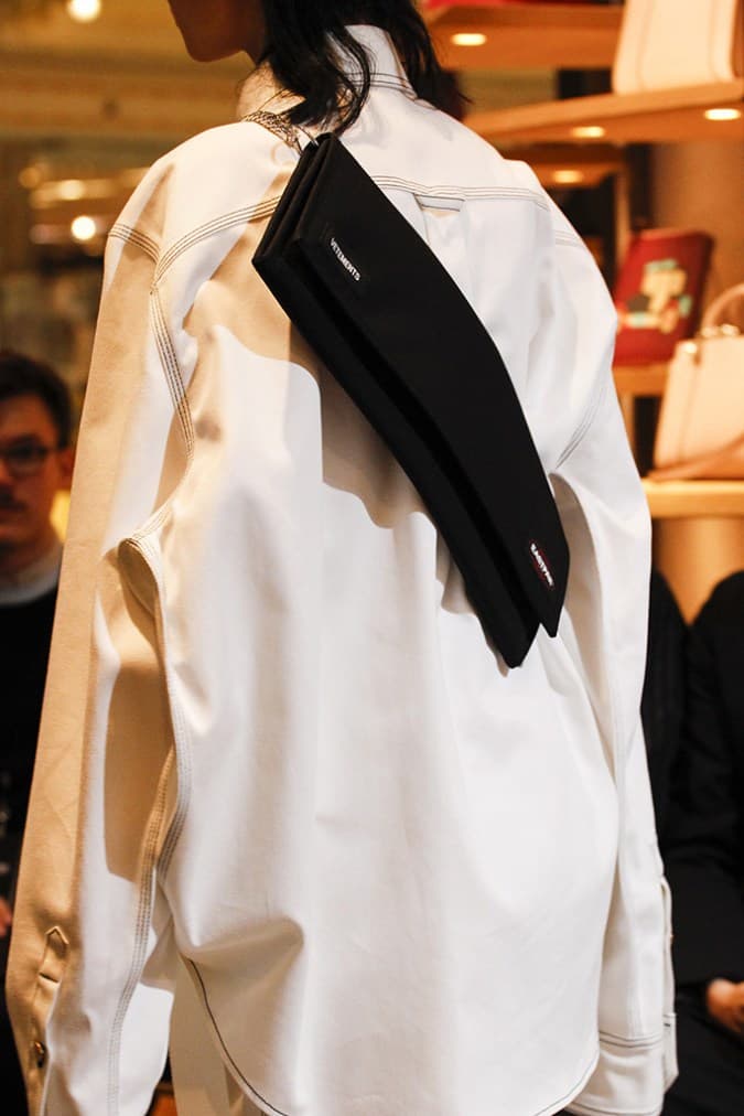 一覽 Vetements x Eastpak 聯名 Clutch Bag 系列