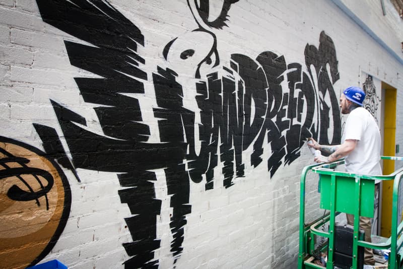 2Shae 於 The Hundreds 總部打造「Pill Head」壁畫