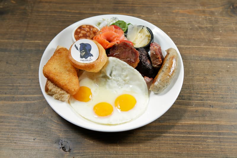 HYPEBEAST Eat....URSUS.IZZUE.BAPE 期間限定 Café @BRICK LANE Gallery