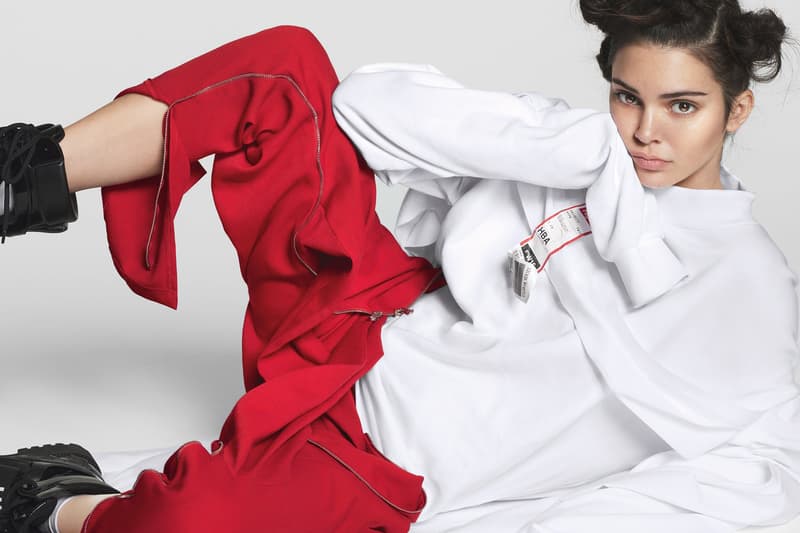 Kardashian 家族集體慶賀 Kendall Jenner 首登美版《Vogue》9 月刊封面