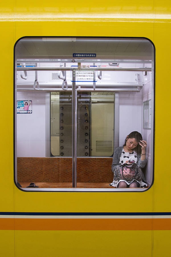 凝視東京地鐵乘客的千姿百態