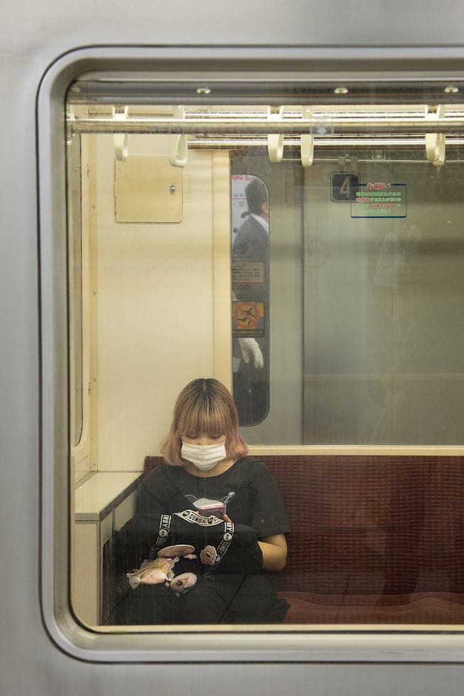 凝視東京地鐵乘客的千姿百態