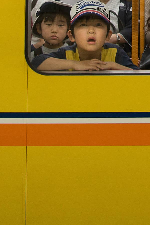 凝視東京地鐵乘客的千姿百態