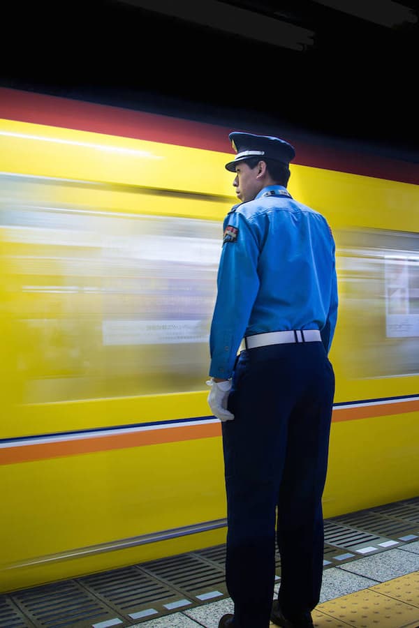 凝視東京地鐵乘客的千姿百態