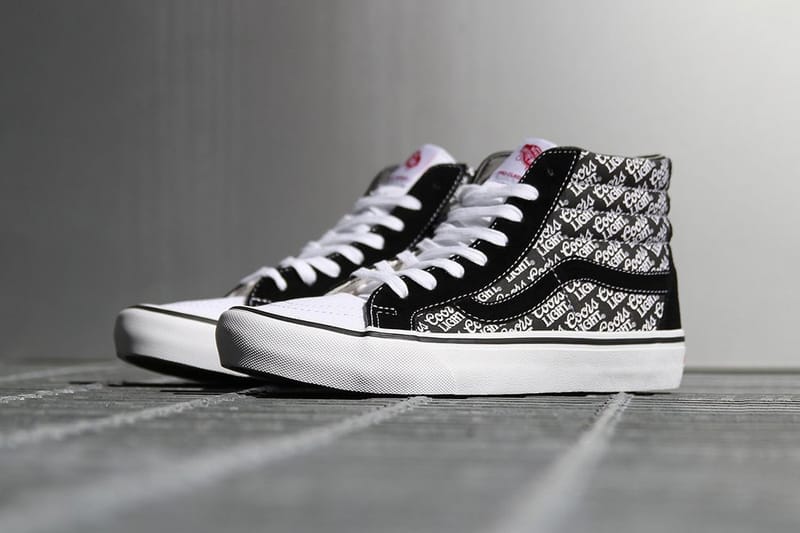 Coors Light x Vans 联名 Sk8-Hi 鞋款重新回归