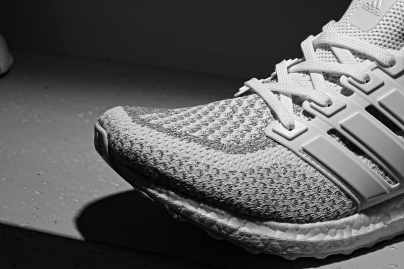adidas 全新 UltraBOOST 夜光「Triple White」配色