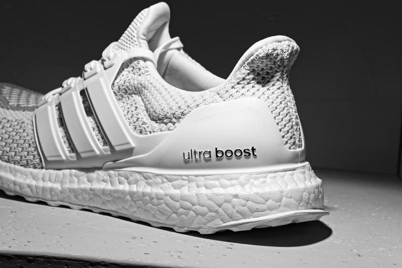 adidas 全新 UltraBOOST 夜光「Triple White」配色