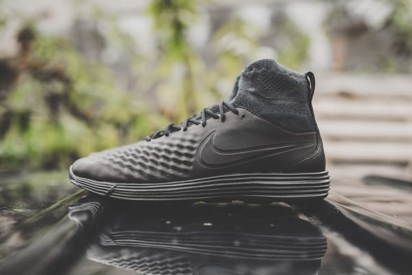 近賞 Nike Lunar Magista II Flyknit 全黑配色