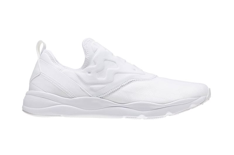 Reebok Furylite Slip On 全新黑、白配色