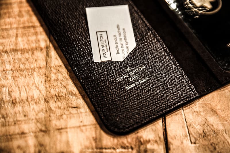louis vuitton iphone folio closer look