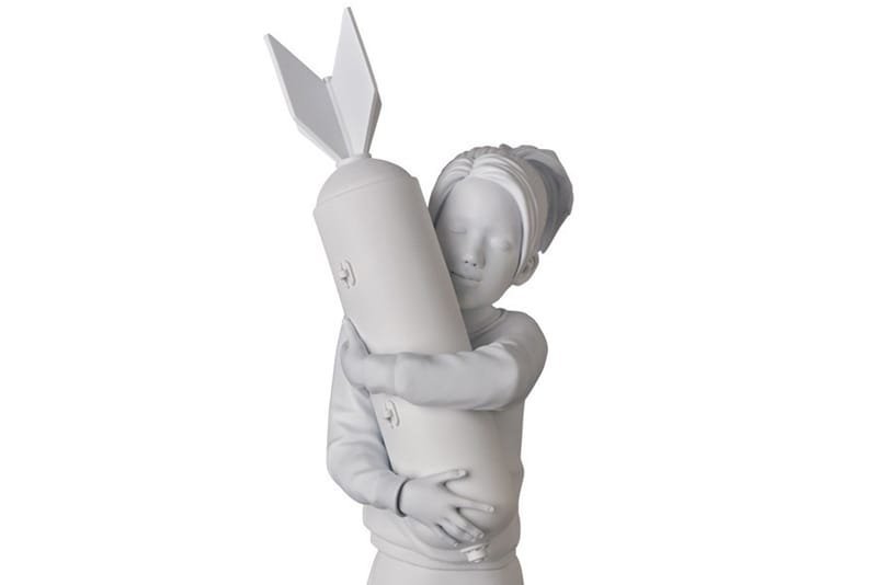 Medicom Toy x Banksy「Bomb Hugger」聯名人偶