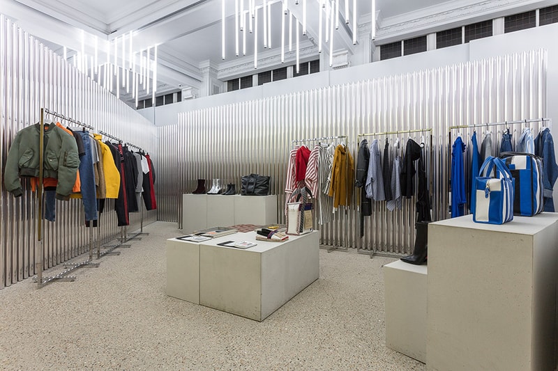 走進轉季後重新開放 Dover Street Market London