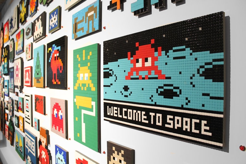 率先走進 Invader 巴黎最新大型個人展覽《Hello, My Name Is…》