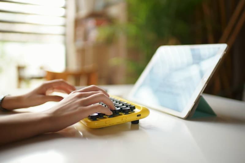 Lofree 推出復古機械式無線鍵盤