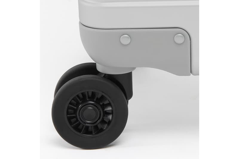 MUJI 推出金屬外殼旅行箱