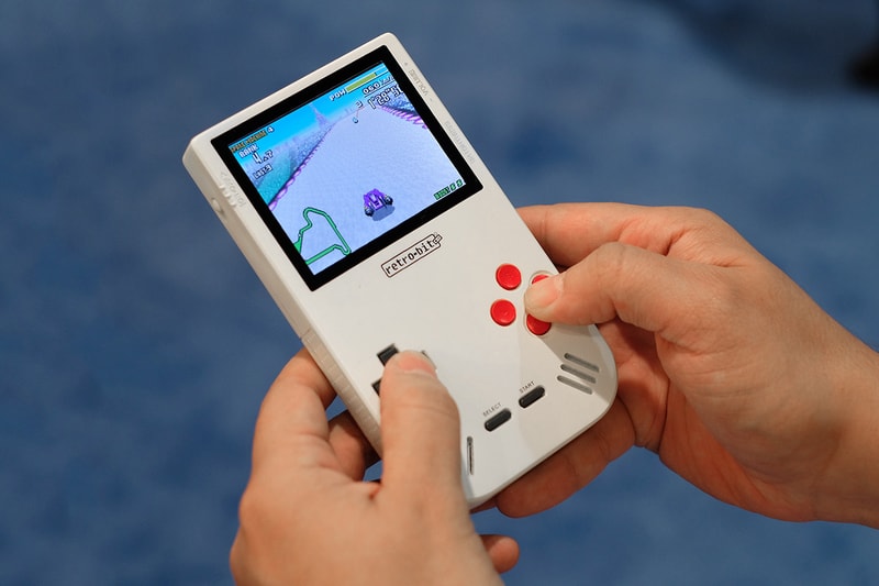 Retro-bit 打造 Gamy Boy「復刻版」遊戲機 Super Retro Boy