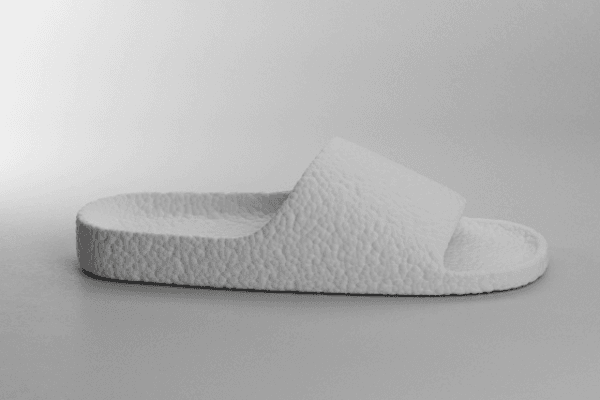 設計師 Oleksandr Shestakovych 打造全 BOOST 概念拖鞋