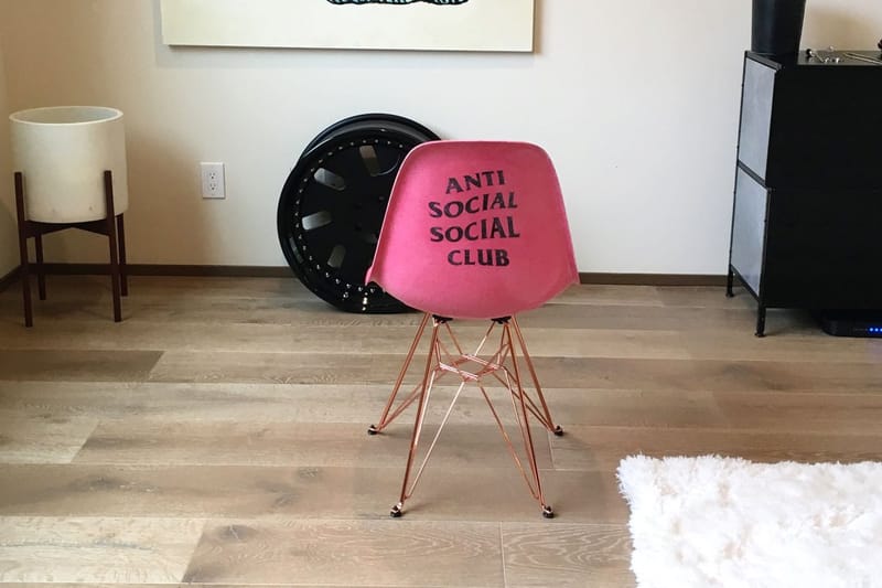 Anti Social Social Club x Modernica 聯名別注貝殼椅登場