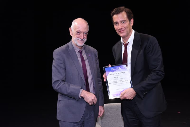 英國型男演員 Clive Owen 與演藝學生分享電影生涯與經歷