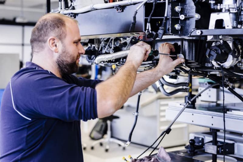 走進地上最豪超跑之一的 Bugatti Chiron 生產設施之內