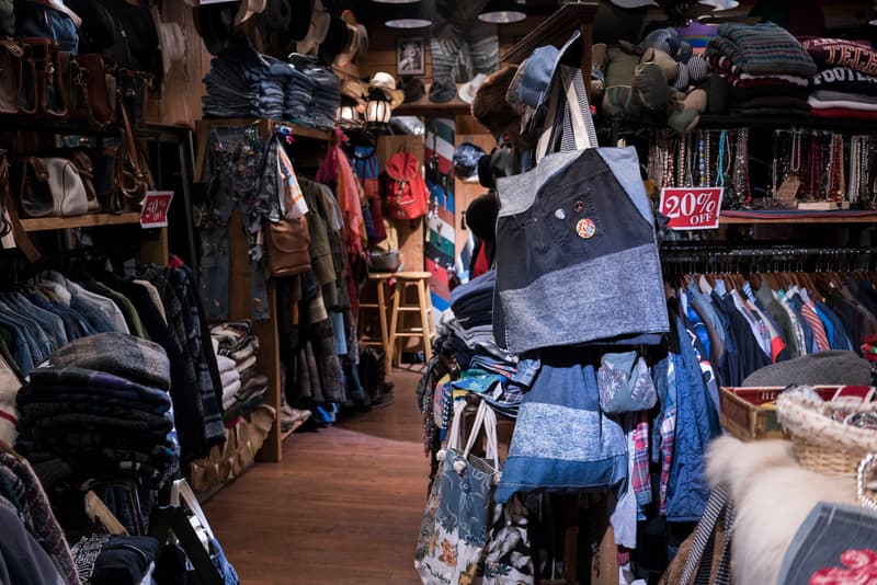 走進香港老字號古着名所美華氏 MIDWEST