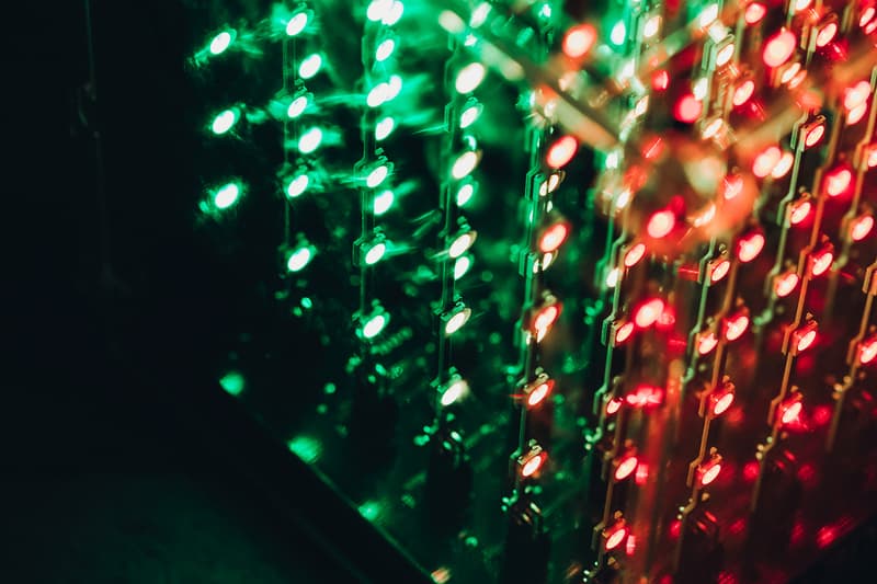 隨節奏變幻色彩－Looking Glass Factory 立方擺設