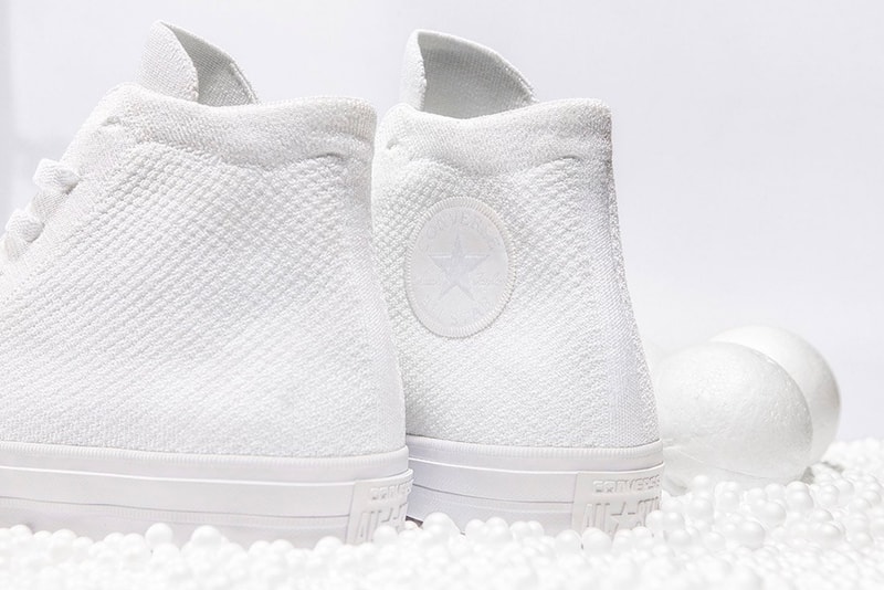 搭載了 Nike Flyknit 技術的 Converse Chuck Taylor All Star 全白配色