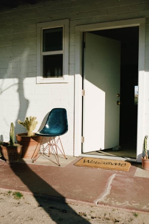 STUSSY Livin' GENERAL STORE Modernica Eiffel Side Shell Chairs